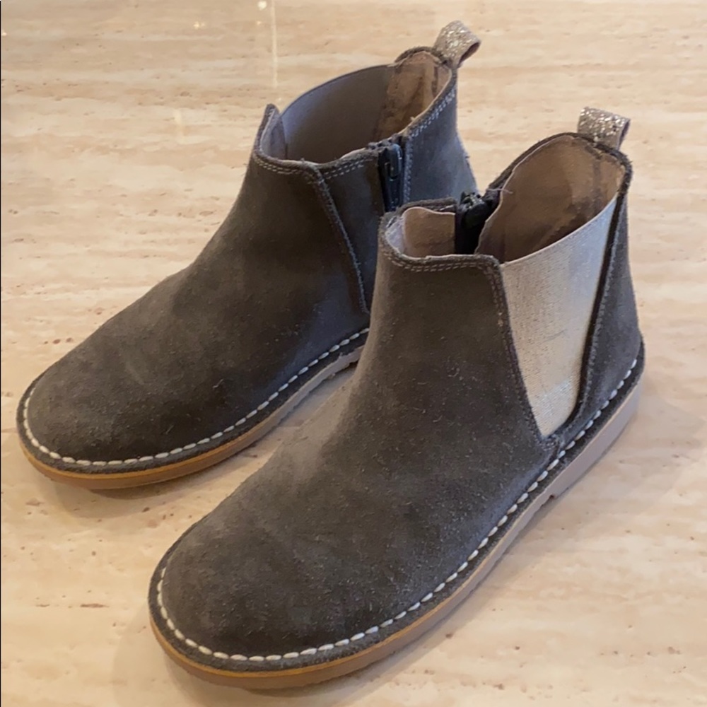 Girls boots